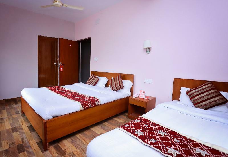 Oyo 575 Api Suites Pokhara Exteriör bild