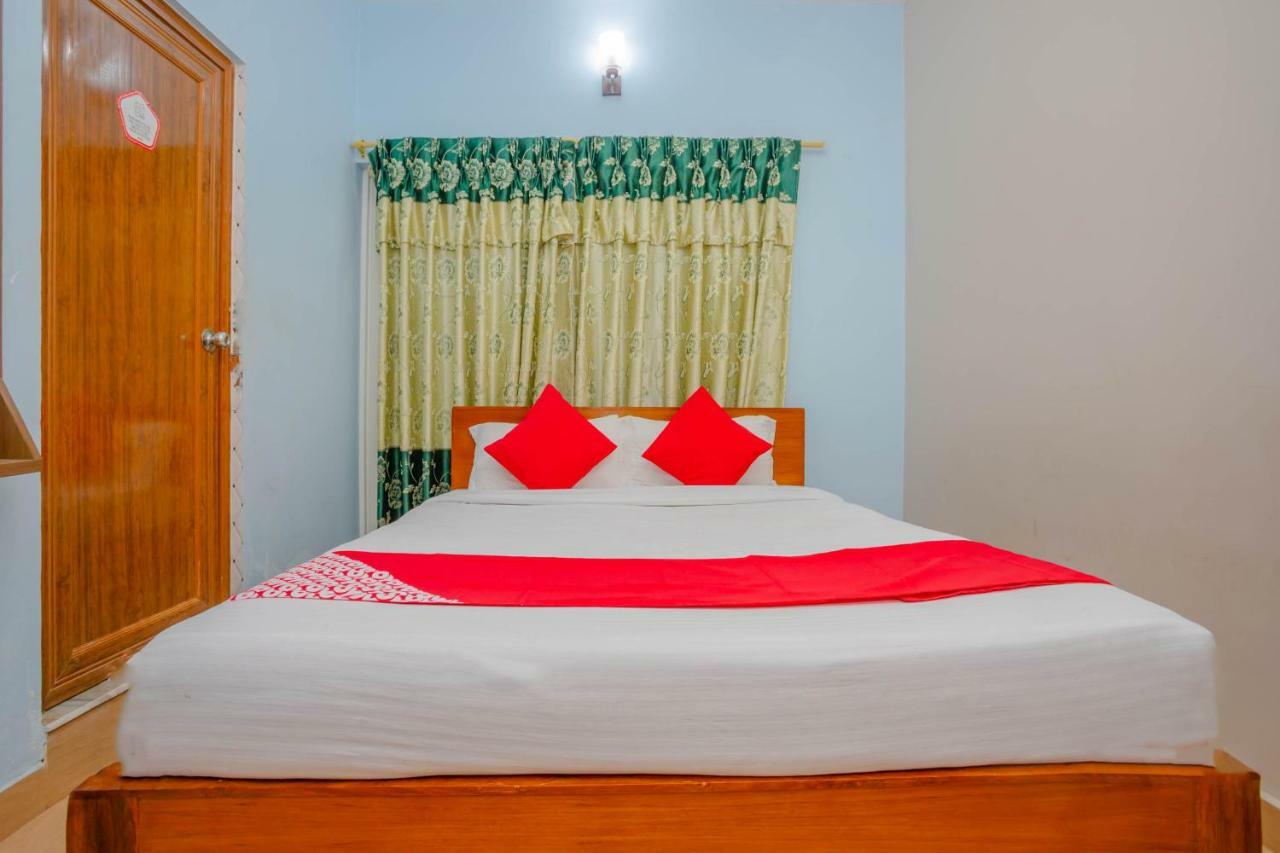 Oyo 575 Api Suites Pokhara Exteriör bild