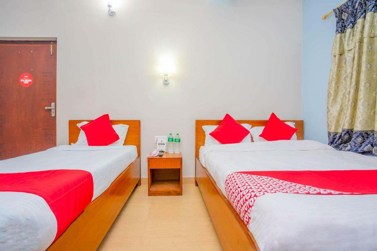 Oyo 575 Api Suites Pokhara Exteriör bild