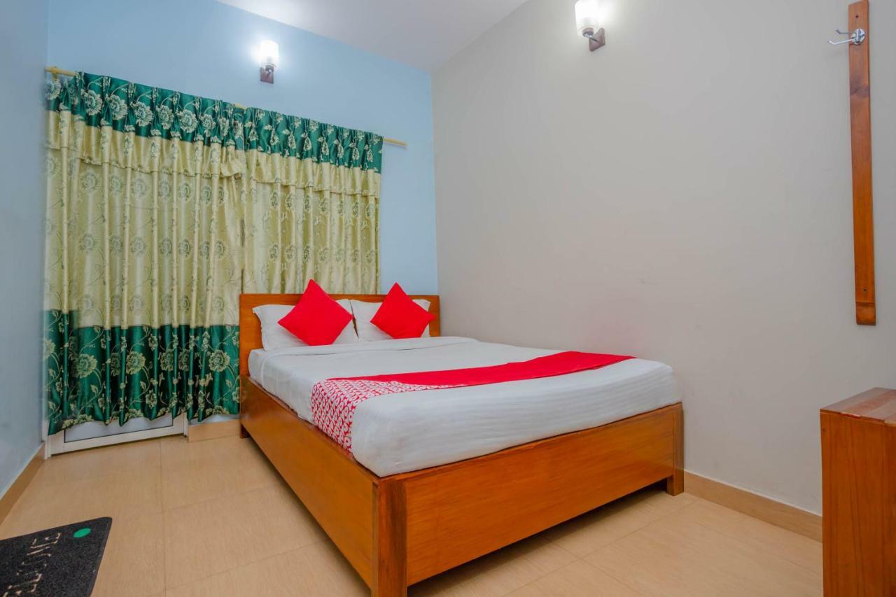 Oyo 575 Api Suites Pokhara Exteriör bild