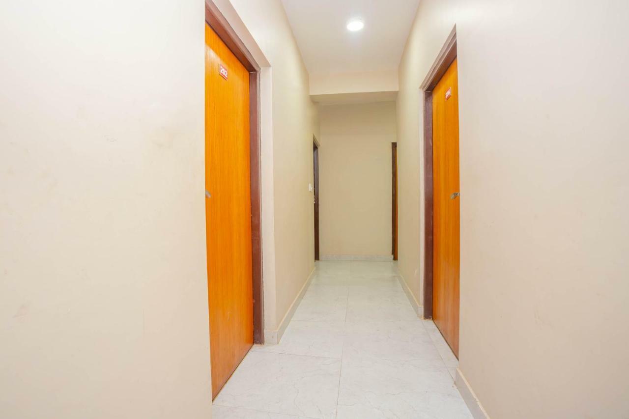 Oyo 575 Api Suites Pokhara Exteriör bild
