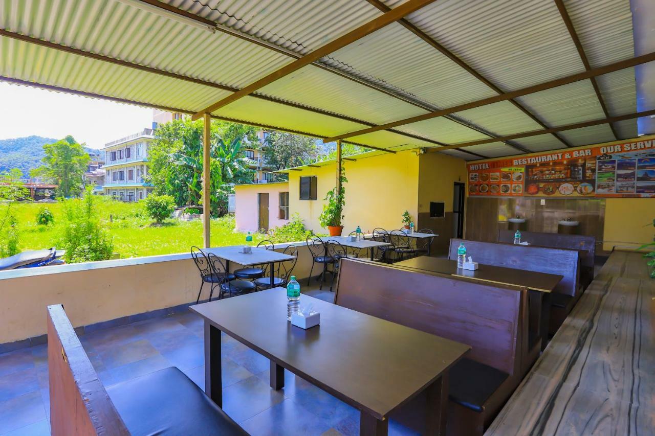 Oyo 575 Api Suites Pokhara Exteriör bild