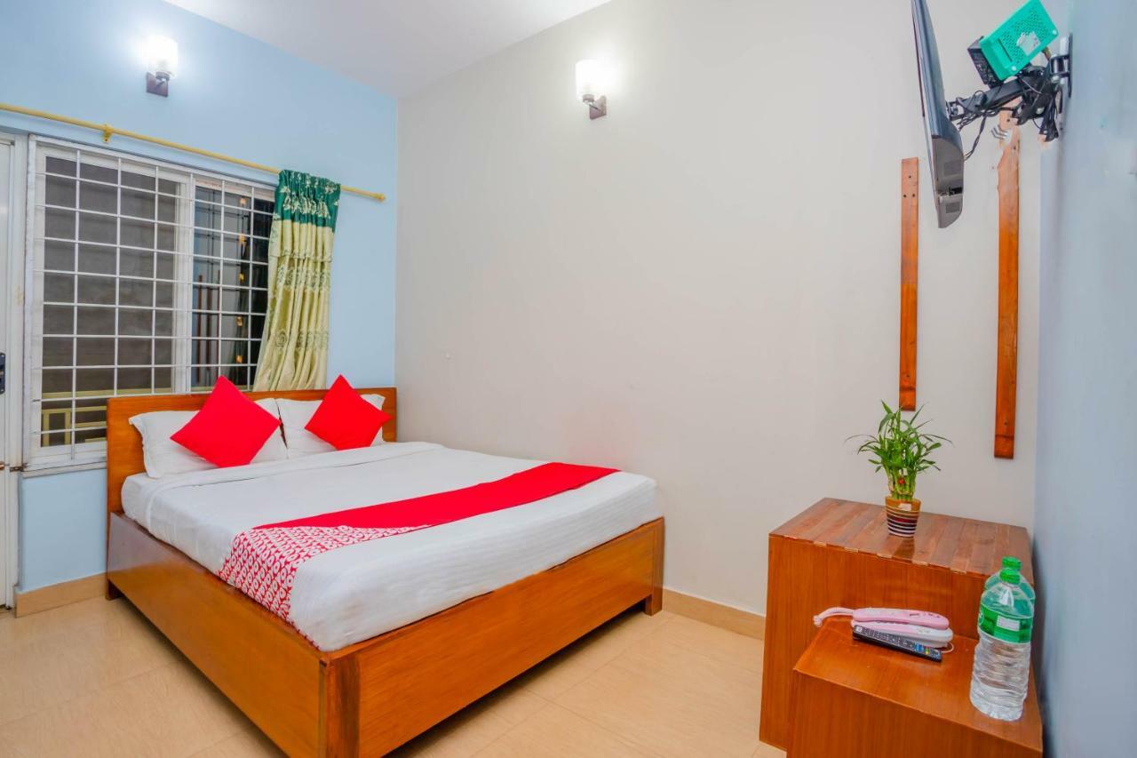 Oyo 575 Api Suites Pokhara Exteriör bild