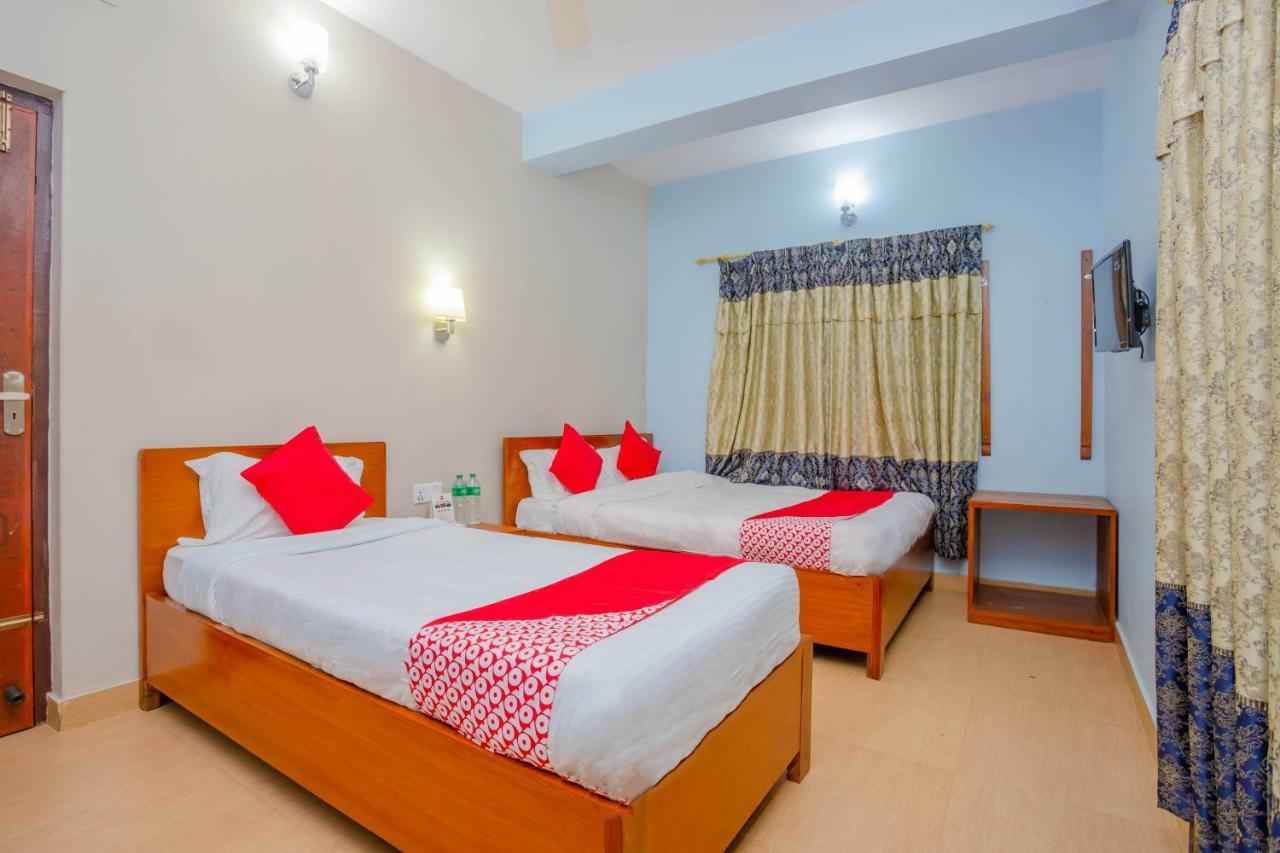 Oyo 575 Api Suites Pokhara Exteriör bild