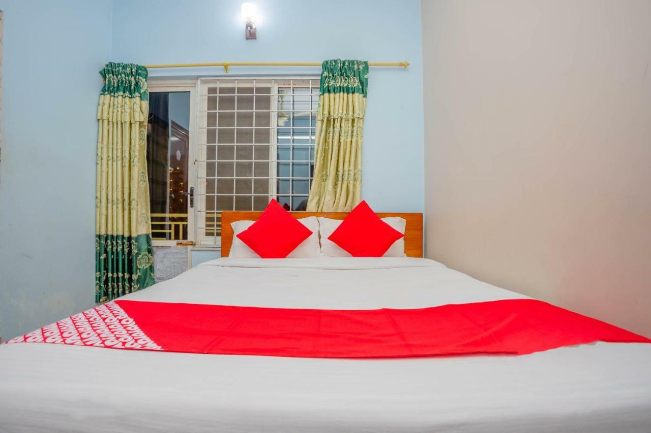 Oyo 575 Api Suites Pokhara Exteriör bild