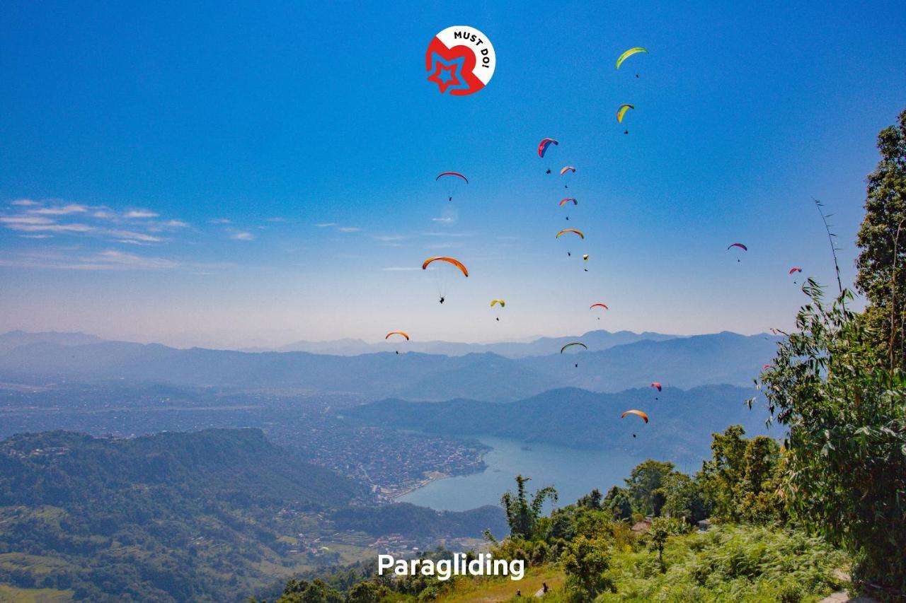 Oyo 575 Api Suites Pokhara Exteriör bild