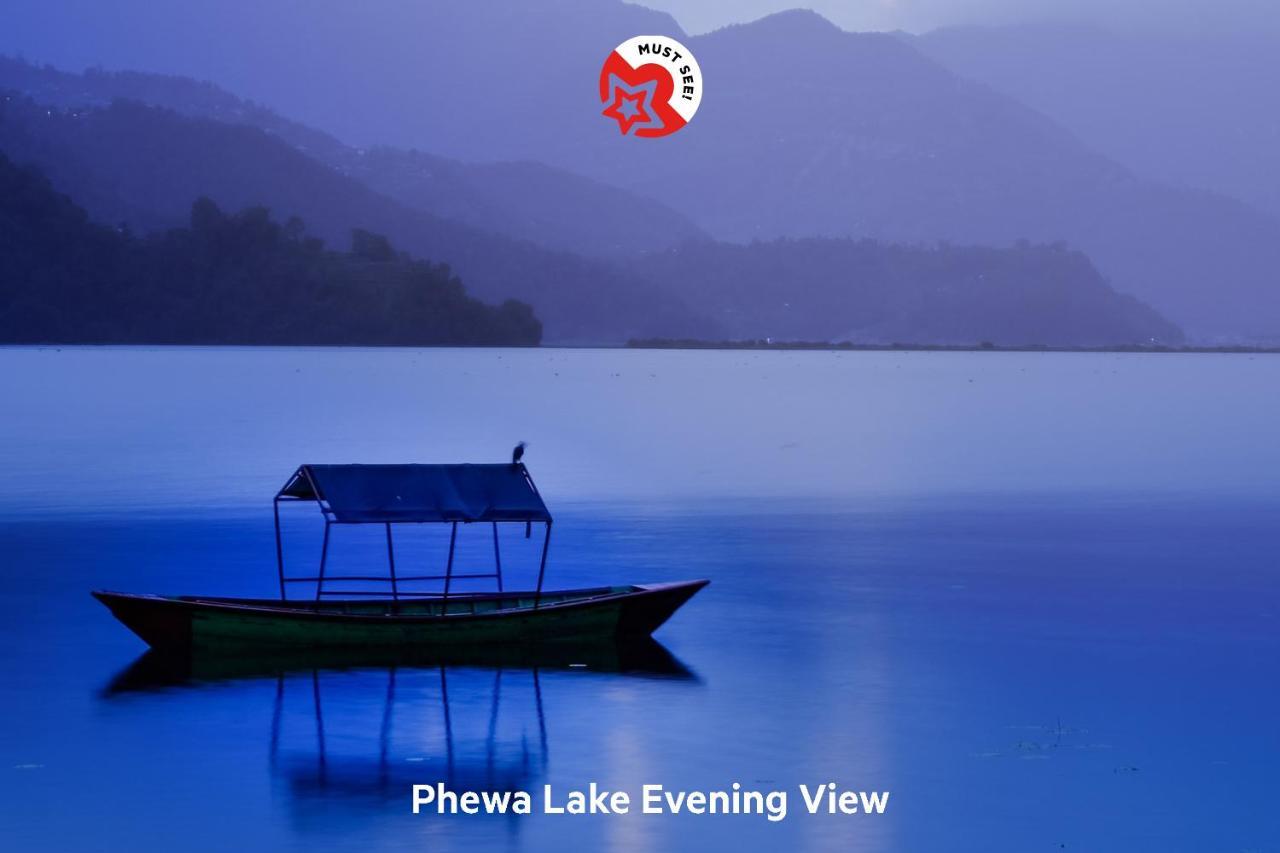 Oyo 575 Api Suites Pokhara Exteriör bild
