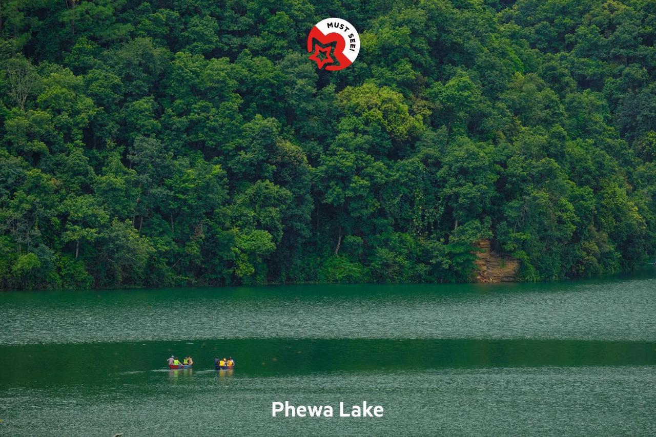 Oyo 575 Api Suites Pokhara Exteriör bild